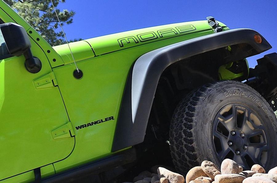  Jeep Wrangler Moab Edition 2013 года  (фото 6 из 8)
